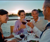 večeře na palubě lodi, plná penze, plavba | Plavba za krásami jižní Francie