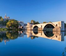 Ke Středozemnímu moři přes Provence - říční plavba s leteckou dopravou a českým průvodcem